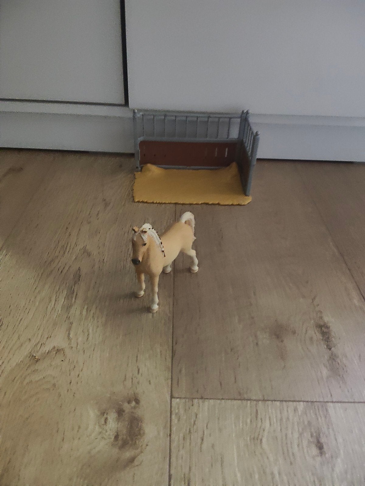 Schleich stalletje met paardje, Ophalen of Verzenden