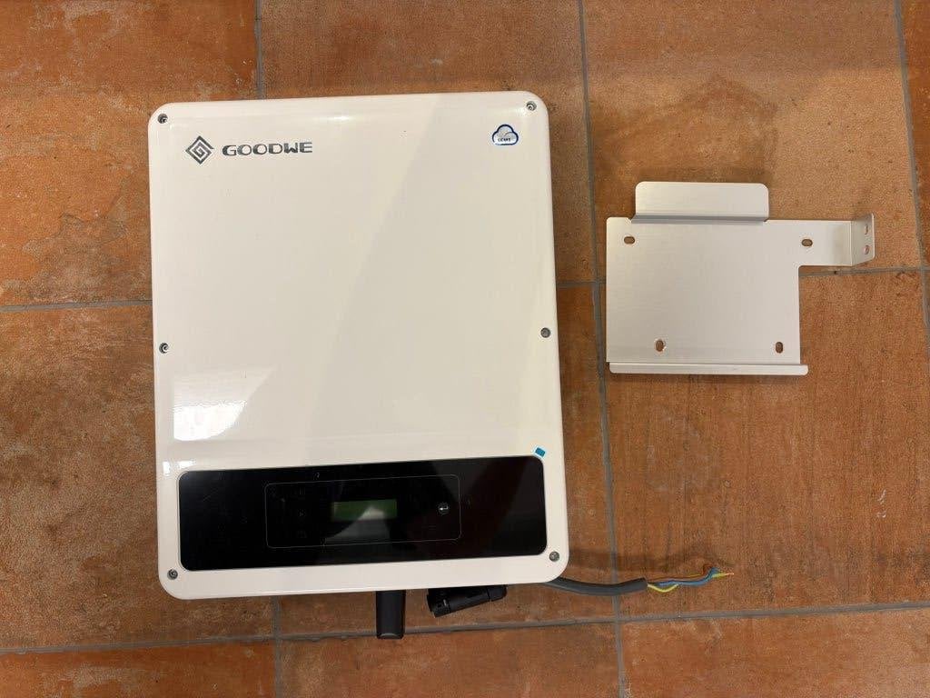 GoodWe GW3000D-NS omvormer 3kW 1-fase + WiFi/LAN kit, Doe-het-zelf en Verbouw, Elektra en Kabels, Ophalen, Zo goed als nieuw, Overige merken