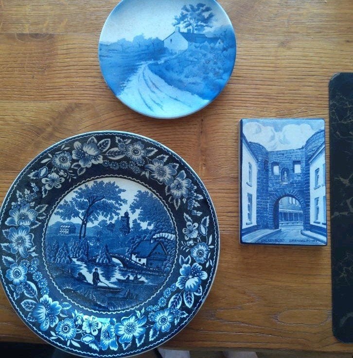 2 borden en 1 tegel in Delfts Blauw, Antiek en Kunst, Ophalen of Verzenden