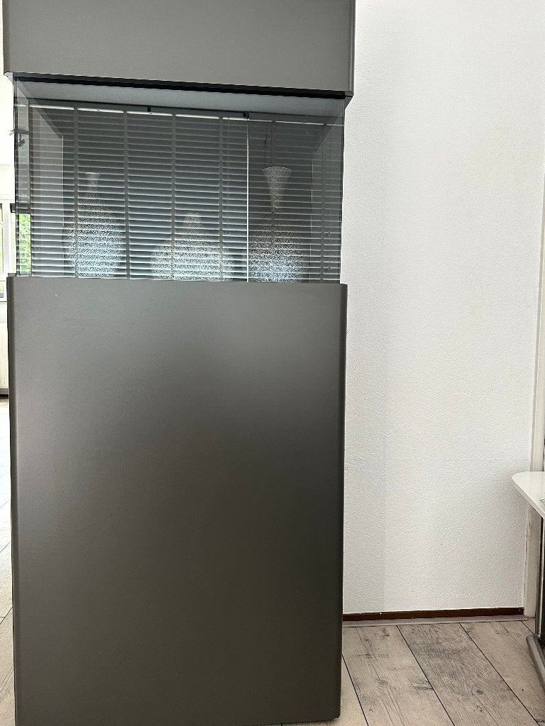 NOW by hülsta vitrinekast — LED-verlichting, antraciet, Huis en Inrichting, Ophalen, Duits, Met deur(en), 50 tot 100 cm