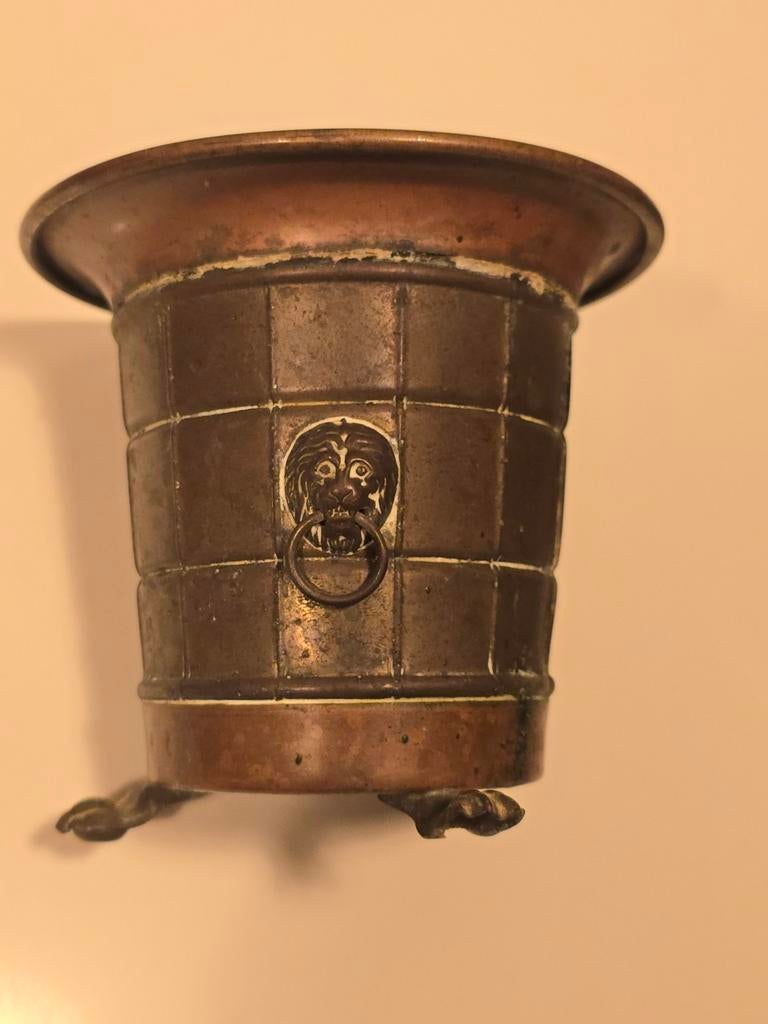 Antiek zeldzaam koperen bakje leeuwenpoten  leeuwenkoppen, Antiek en Kunst, Ophalen of Verzenden, Koper