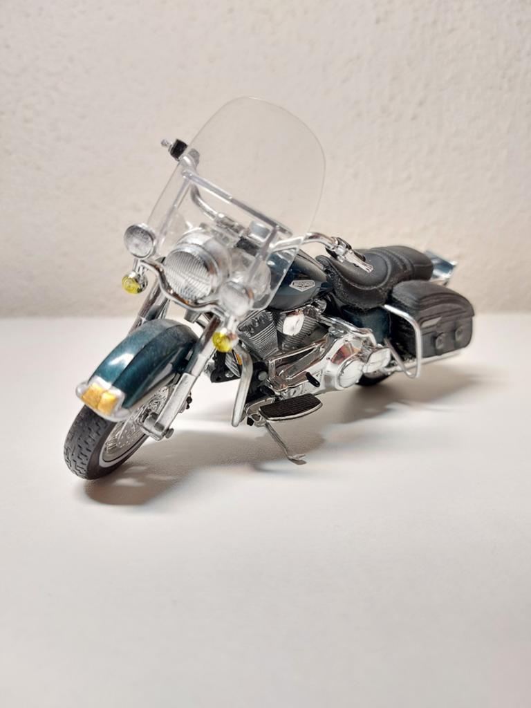 Harley-Davidson van Maisto 1:18, Hobby en Vrije tijd, Modelauto's | 1:18, Ophalen of Verzenden, Zo goed als nieuw, Motor, Maisto