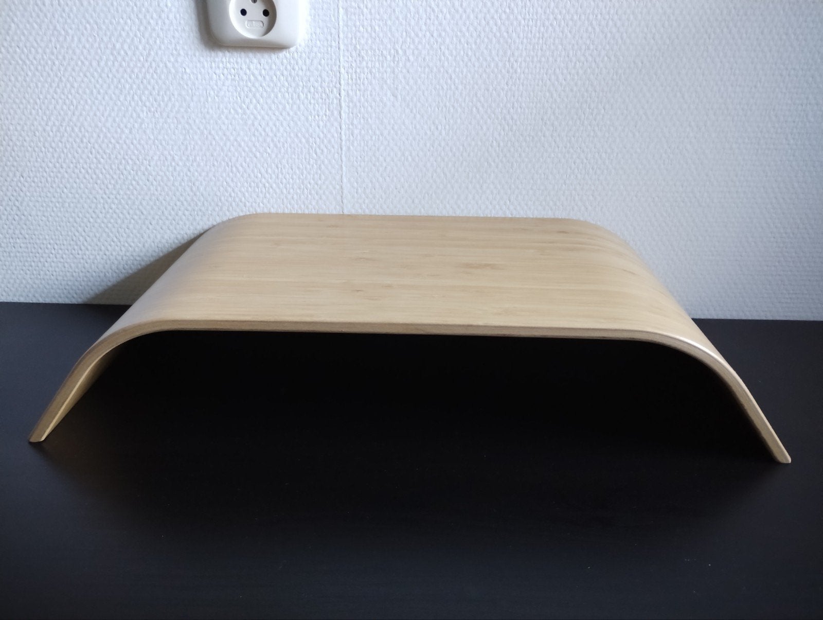 IKEA SIGFINN Monitorstandaard Bamboe, Computers en Software, Laptopstandaarden, Ophalen, Zo goed als nieuw