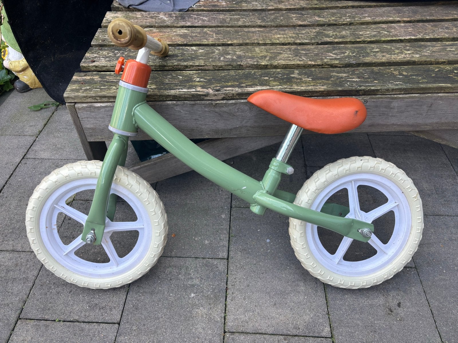 Groene loopfiets voor kinderen