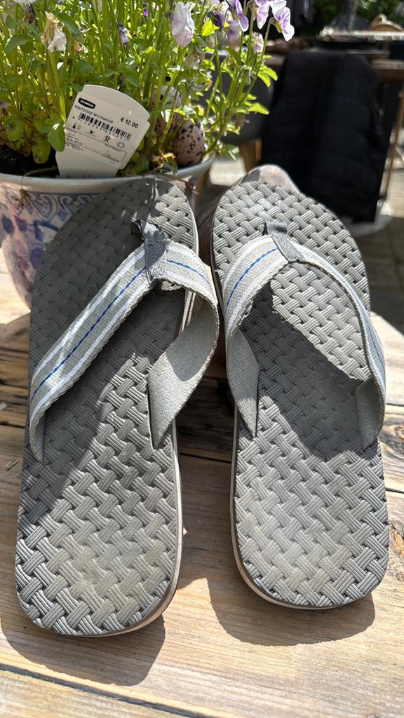 Slipper maat 43/44, Ophalen of Verzenden, Zwart