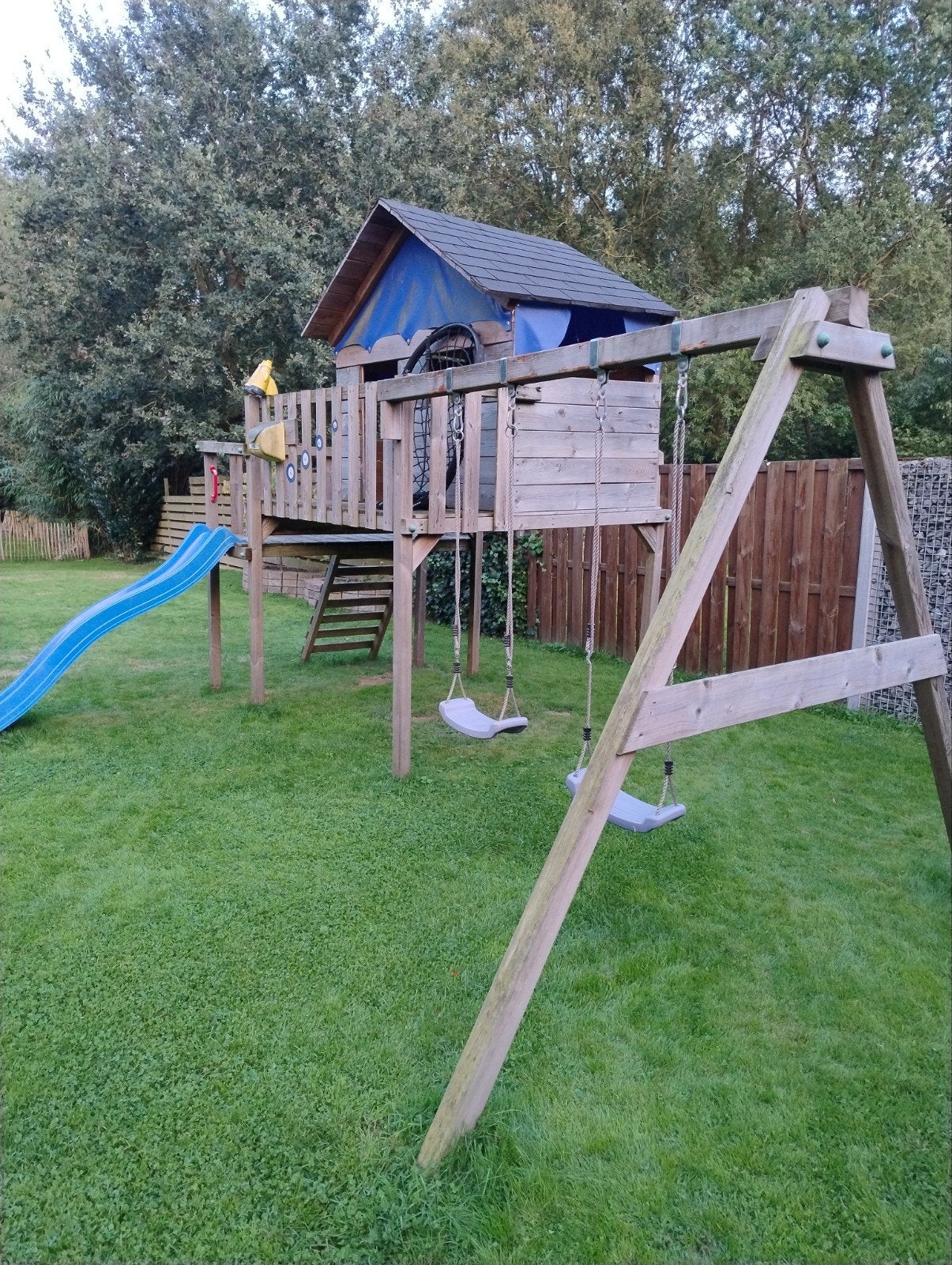 houten speelhuis voor in de tuin, Ophalen, Glijbaan