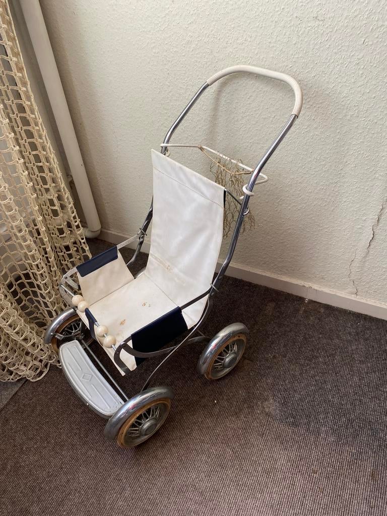 Vintage poppenwagen, Ophalen