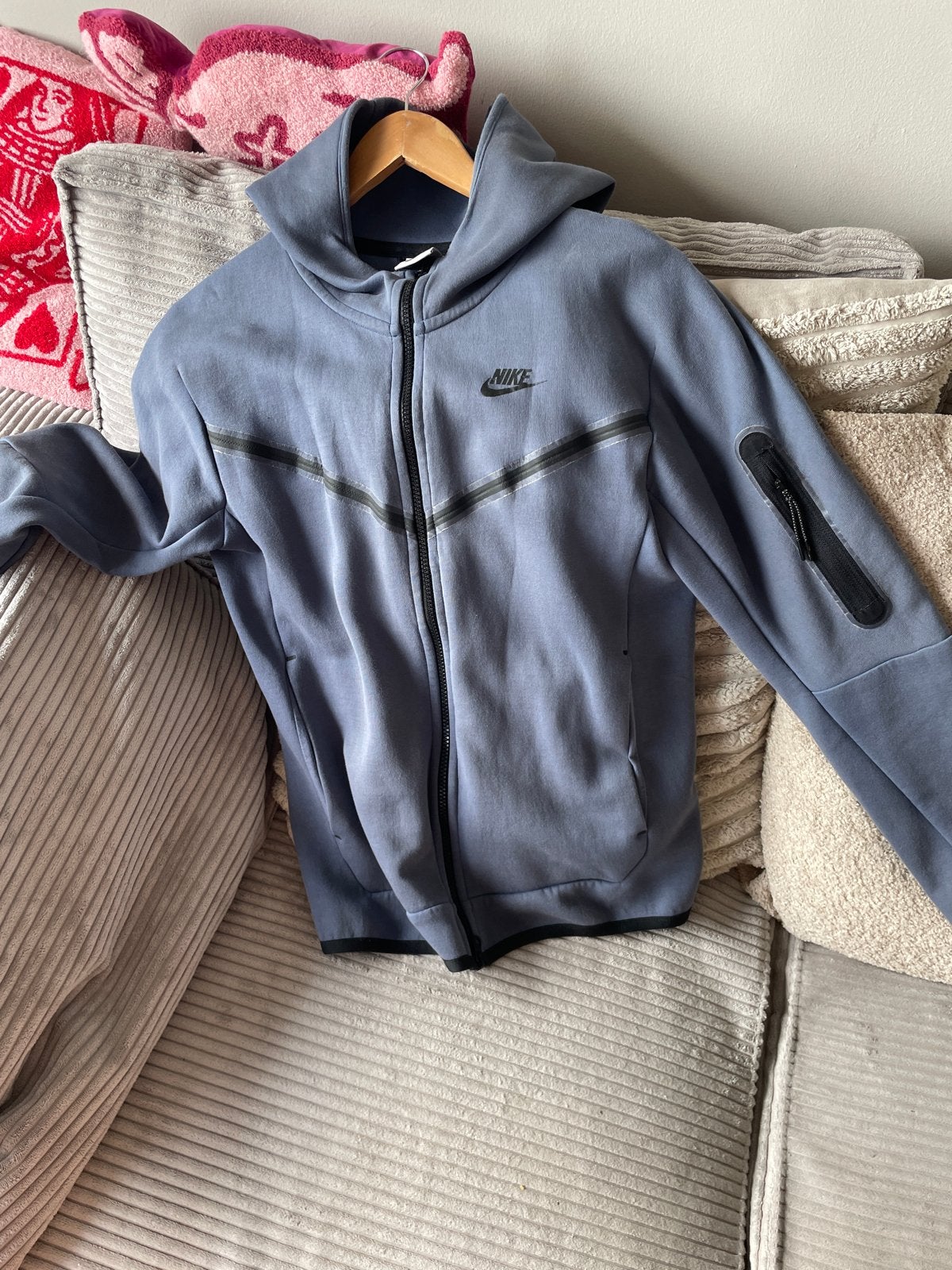 Nike Tech Fleece Hoodie met broek - Blauw/Grijs maat xs, Kleding | Heren, Ophalen, Gedragen