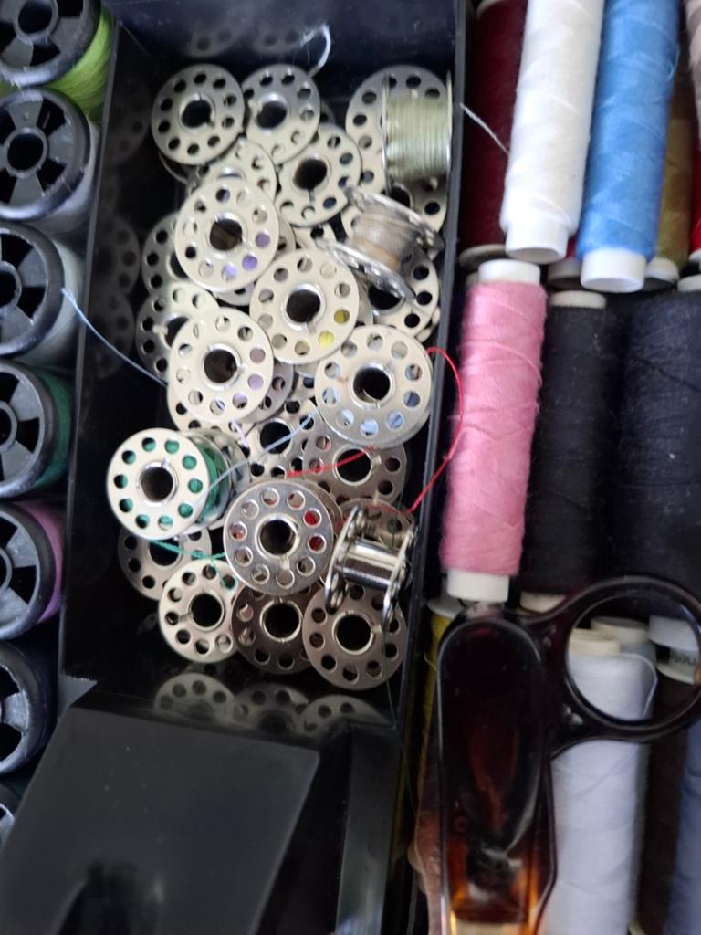 31 Roestvrijstalen naaimachine spoeltjes, Ophalen of Verzenden, Gebruikt, Naaimachine, Overige merken