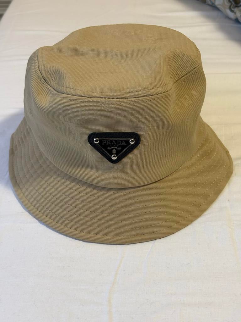 Prada Bucket Hat Beige -  nieuw, Ophalen of Verzenden, Nieuw, One size fits all, Hoed