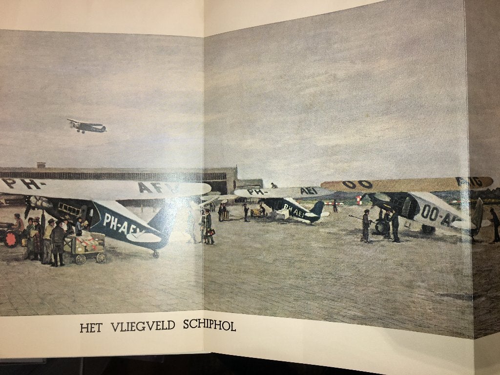 Amsterdam Airport Schiphol - W. J. de Wijn Uitgave Schiphol, Ophalen of Verzenden, Zo goed als nieuw, Boek of Tijdschrift