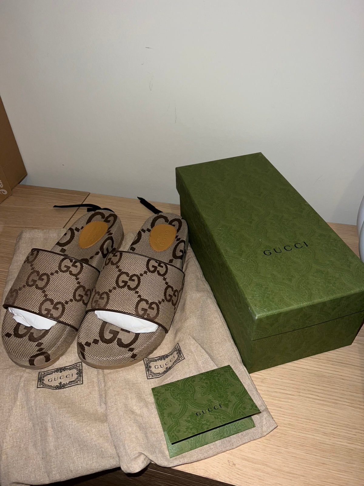 Gucci slippers, Kleding | Heren, Schoenen, Slippers, Bruin, Ophalen of Verzenden, Zo goed als nieuw