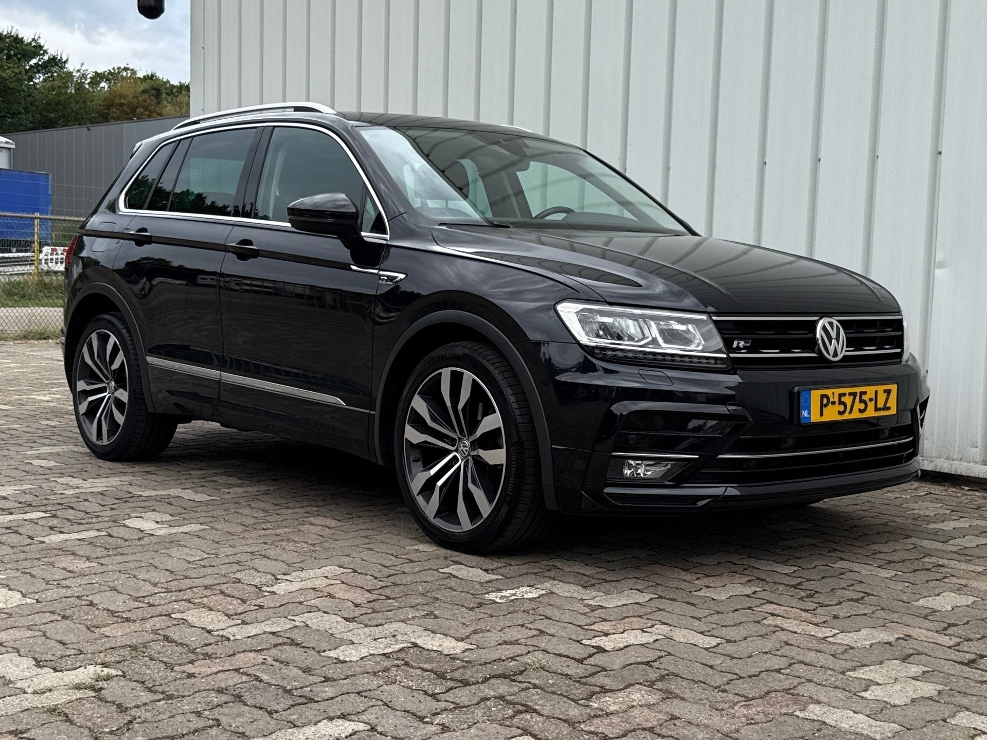 Volkswagen Tiguan 2.0 TDI DSG Highline Business R PANO TREKH, Dealer onderhouden, Gebruikt, Euro 6, 4 cilinders