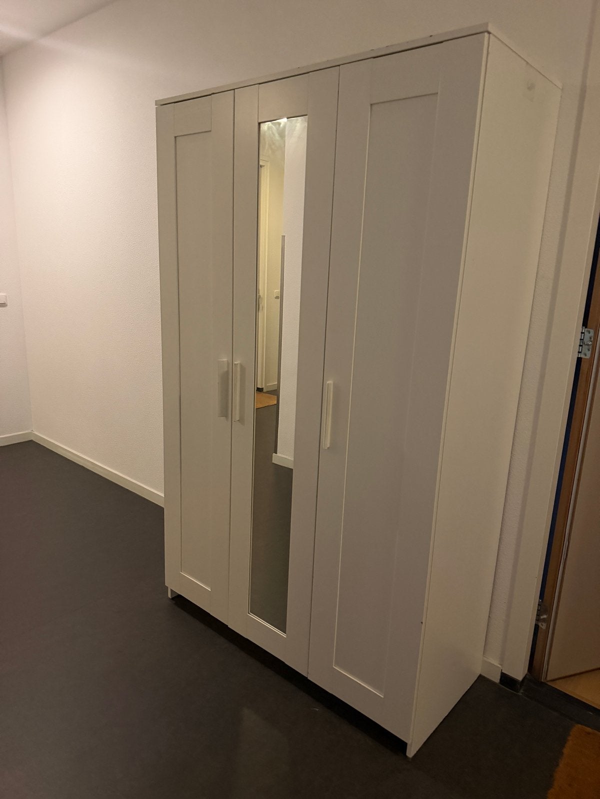 Witte IKEA Brimnes kledingkast met spiegel, Huis en Inrichting, Kasten | Kledingkasten, Ophalen, Gebruikt, 100 tot 150 cm, 150 tot 200 cm