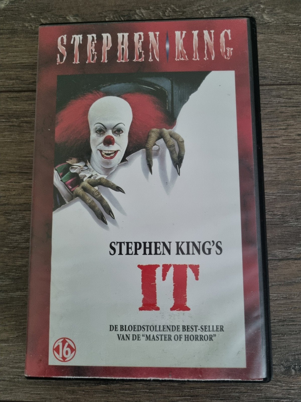 VHS videoband : Stephen King's IT -- bloedstollend, Horror, Nederlands ondertiteld, Engels, Vanaf 16 jaar