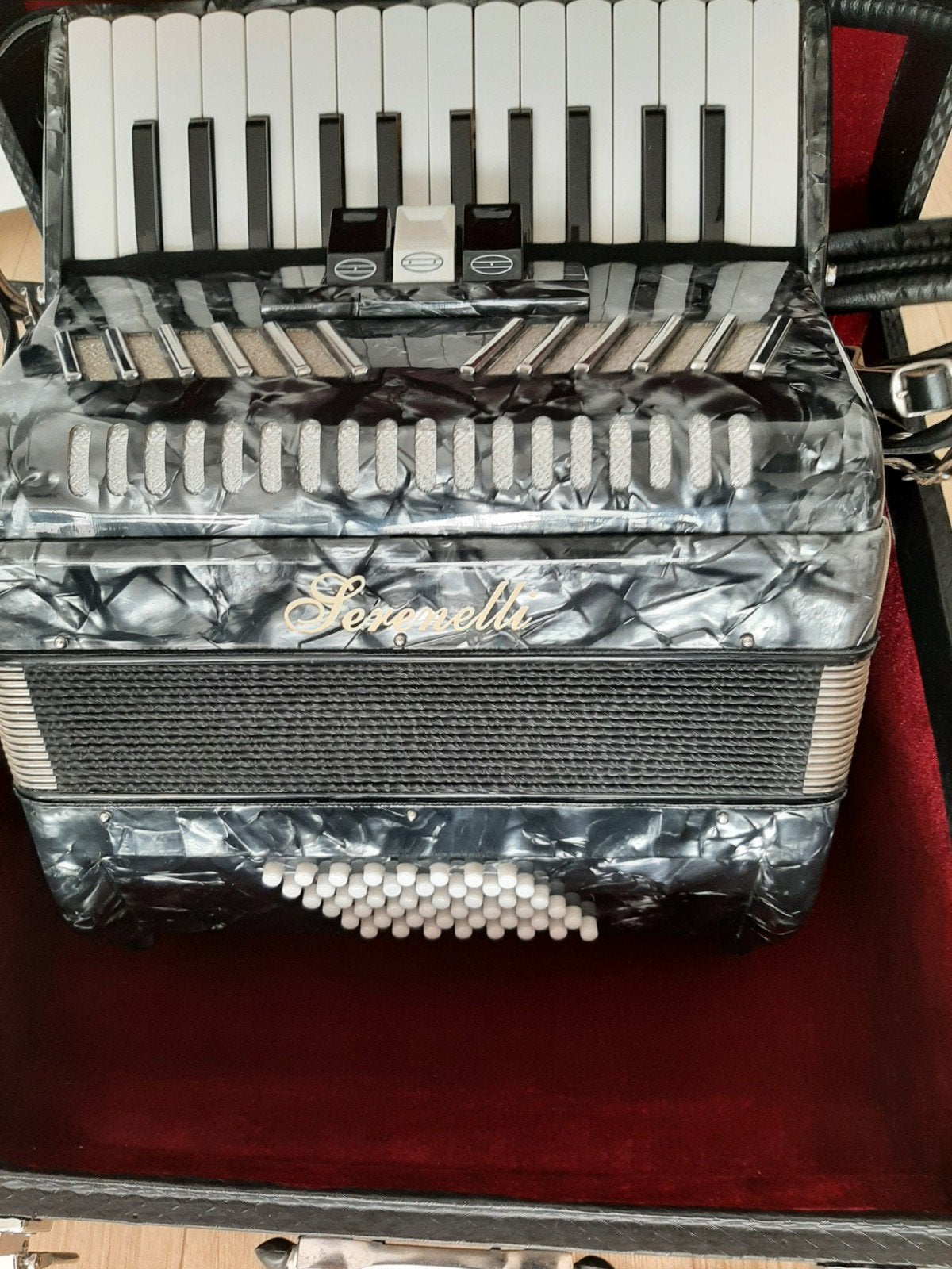 Schitterende 48 bas accordeon van Serinelli Italy, Ophalen, Zo goed als nieuw, 48-bas, Overige merken