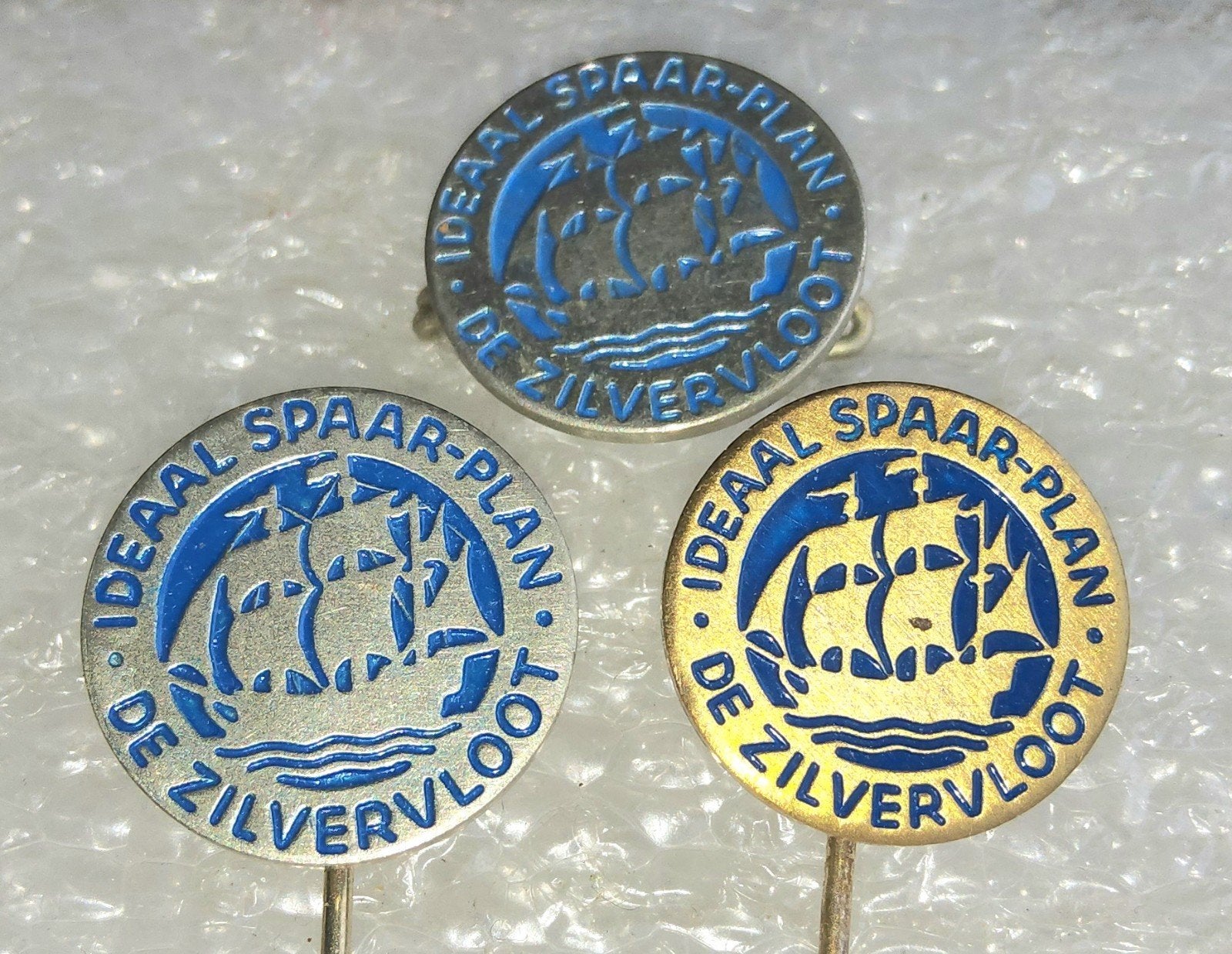 3 Speldjes "Ideaal Spaar-Plan De Zilvervloot", Ophalen of Verzenden, Gebruikt, Overige onderwerpen, Speldje of Pin