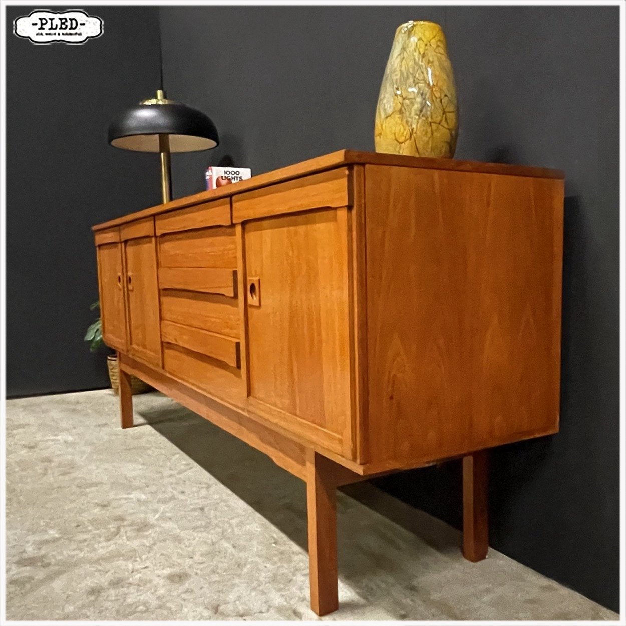 Zweeds vintage Sideboard Dressoir Kast lengte 203cm, Huis en Inrichting, Ophalen, Gebruikt, Met deur(en), Royal Board Sweden in 1971