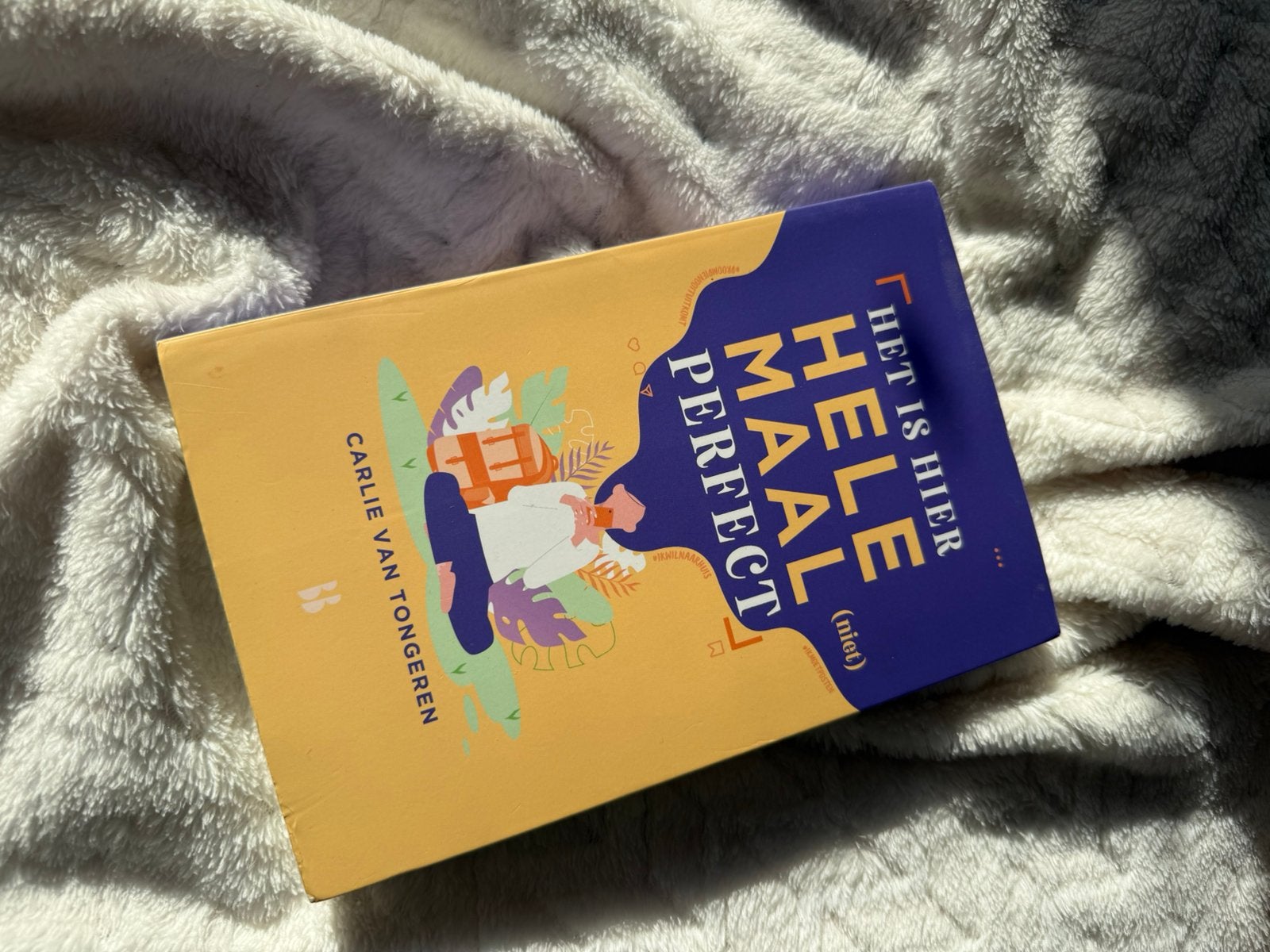 Carlie van Tongeren - Het is hier helemaal (niet) perfect!, Boeken, Ophalen of Verzenden, Zo goed als nieuw, Carlie van Tongeren