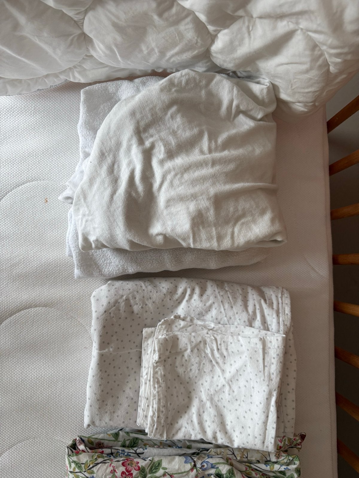 Foto 5 van Houten Ledikant met Matras en Beddengoed
