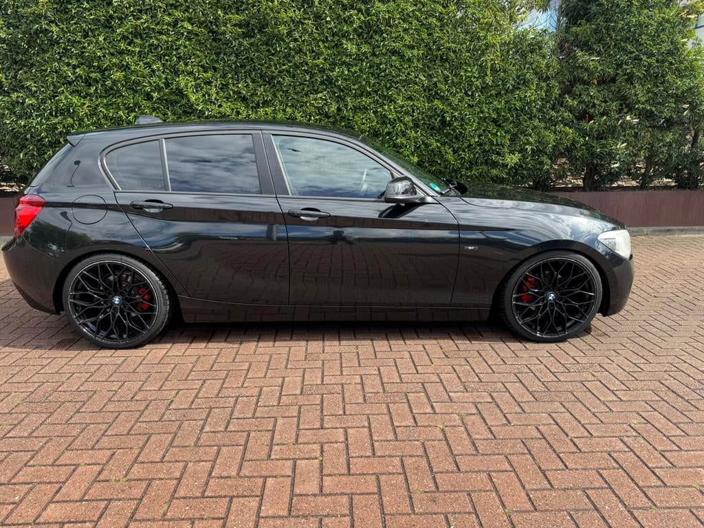 BMW 1-Serie 114i Upgrade edition M Pakket 5Dr Leder 146 KM, 1-Serie, Achterwielaandrijving, 4 cilinders, Zwart