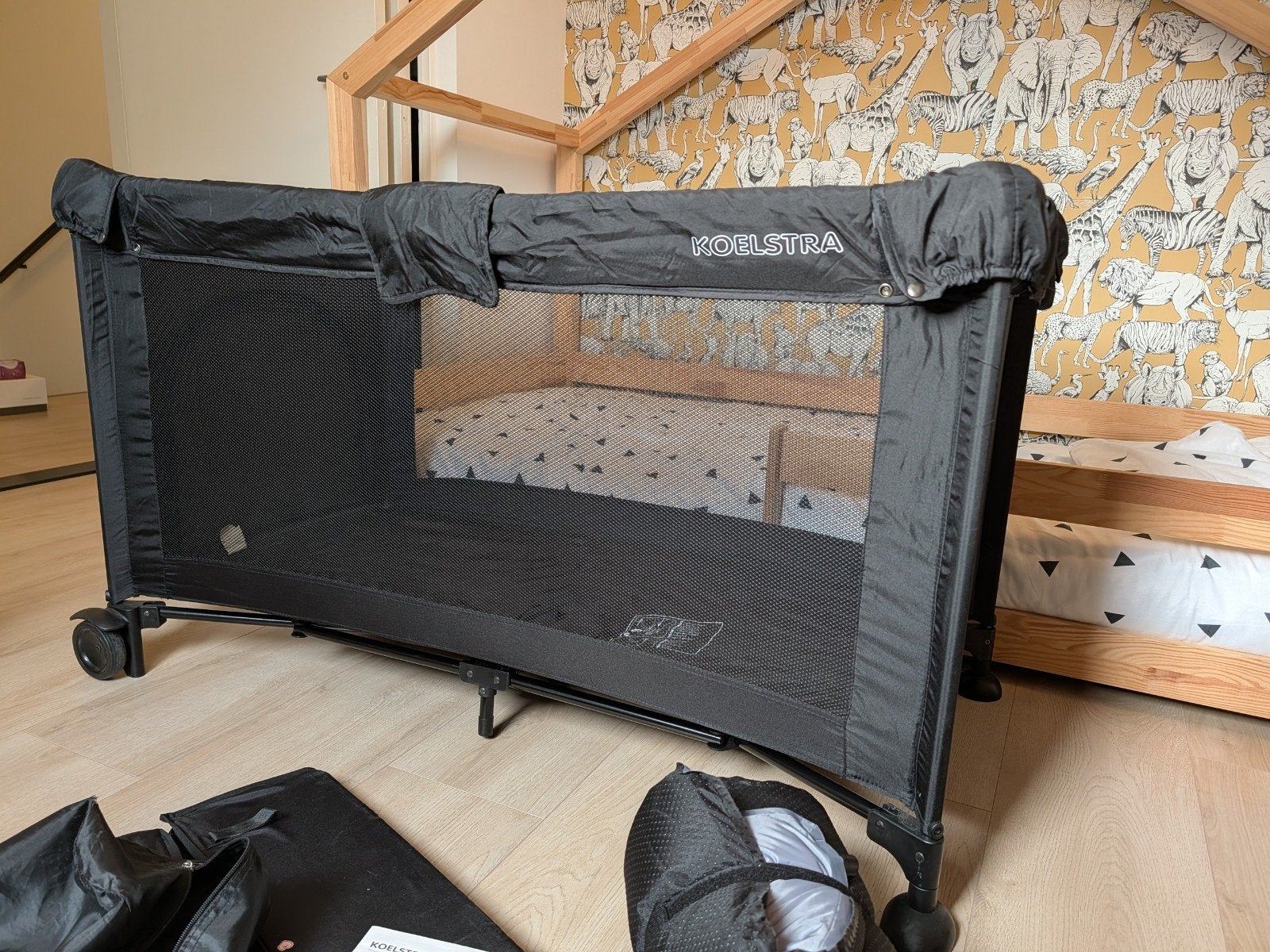 Koelstra babybed met Deryan matras, Kinderen en Baby's, Ophalen, Minder dan 140 cm, Minder dan 70 cm, Matras