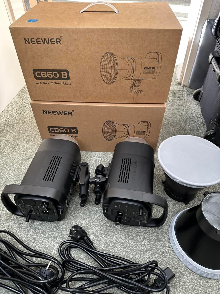 NEEWER CB60B 70W Bi-Color LED Videolamp (2 stuks), Ophalen of Verzenden, Zo goed als nieuw, Lamp of Flitsset