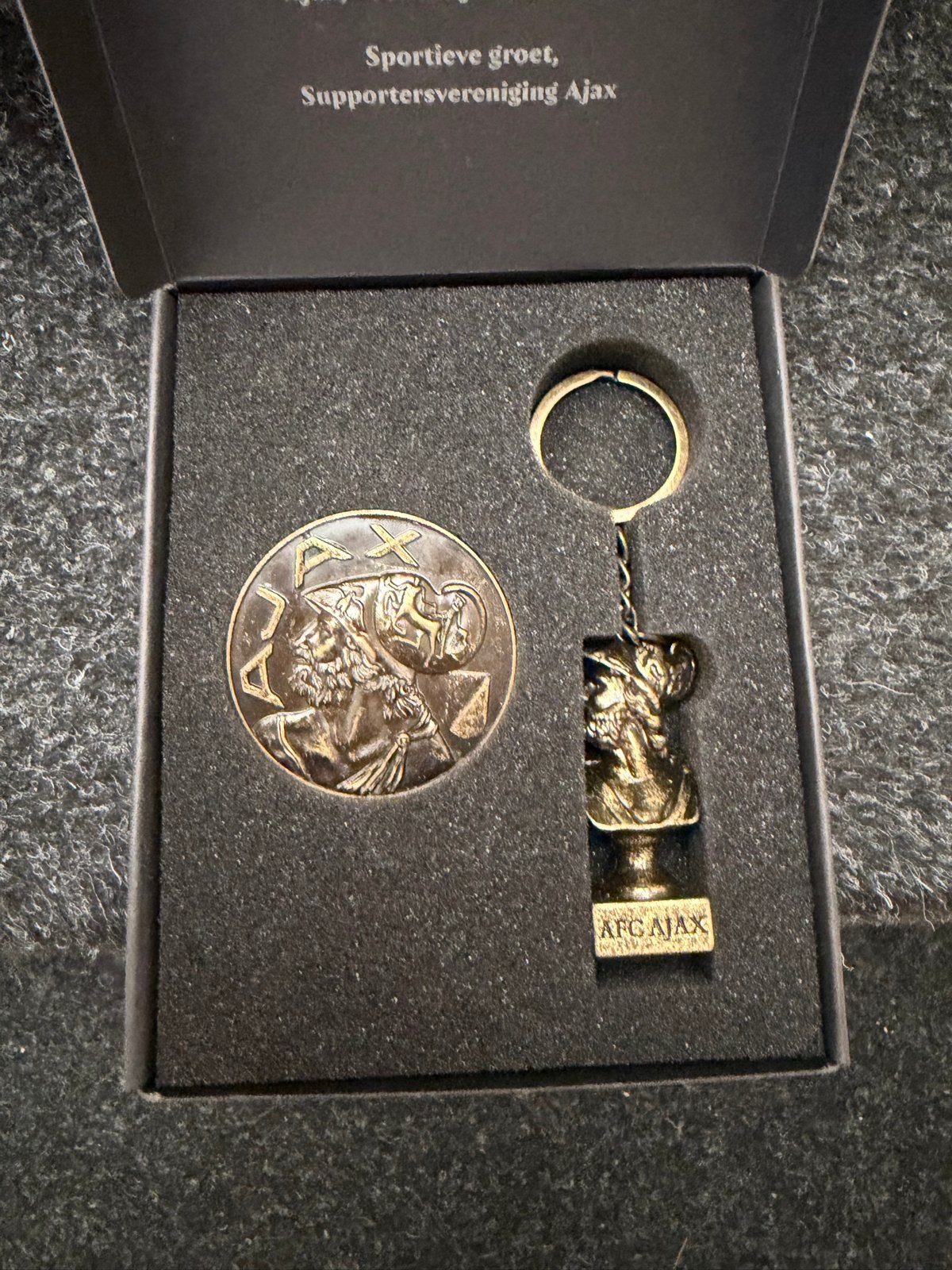 Ajax magneet en Sleutelhanger Set 125 jarig jubileum, Ophalen of Verzenden, Zo goed als nieuw, Ajax, Overige typen