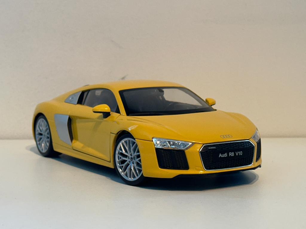 Audi R8 | Welly | schaal 1:18 | ZGAN, Ophalen of Verzenden, Zo goed als nieuw