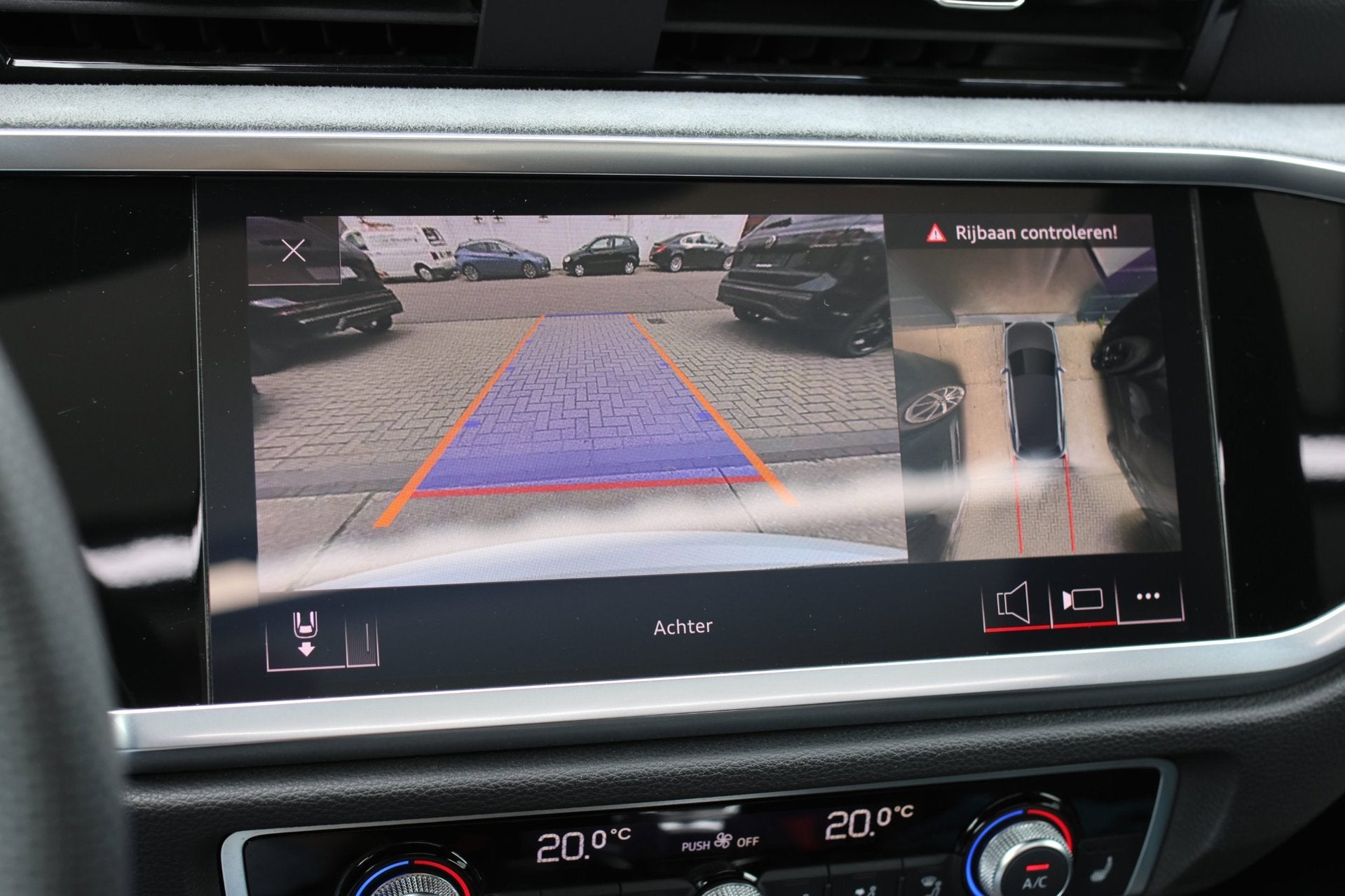 Foto 52 van Audi Q3 40 TFSI Quattro S-Line *Pano*360 Camera*Keyless*Trek