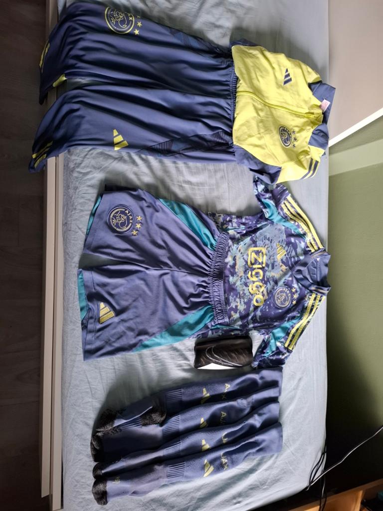 Super compleet Ajax uittenue 24 25 kinderen 11/12 jaar, Blauw, Ophalen of Verzenden, Zo goed als nieuw, Ajax