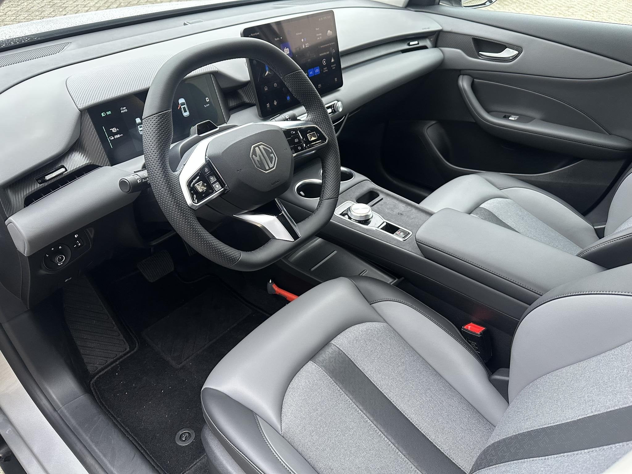 MG MGS5 Luxury 64 kWh | Elektrische stoelen | Stoel/stuur-ve, Auto's, Automaat, 12 maanden, Achterwielaandrijving, Gebruikt