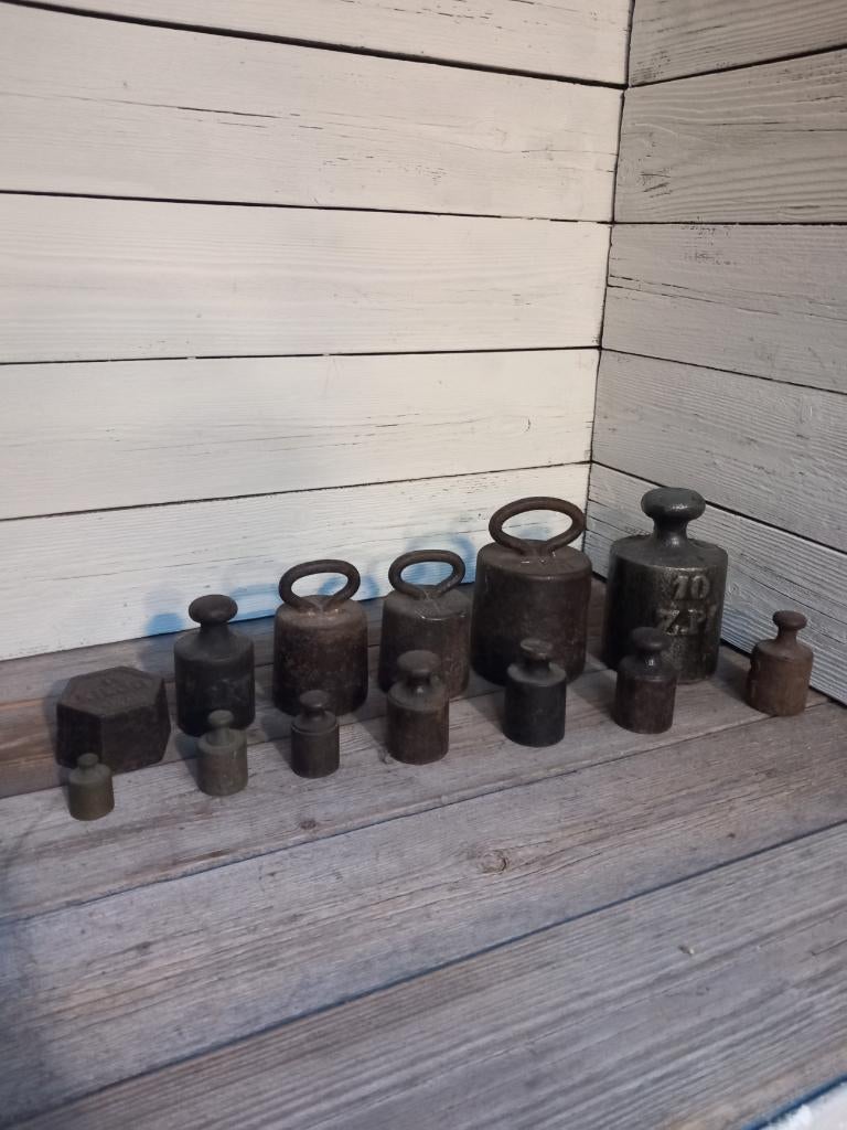 Verzameling van 13 gietijzeren antieke gewichten., Ophalen of Verzenden