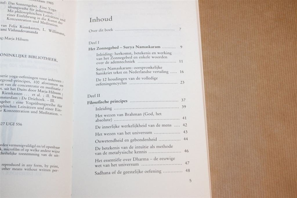 Zonnegebed — Yoga Oefeningen & Meditatie, Ophalen of Verzenden, Gelezen, Overige onderwerpen, Achtergrond en Informatie
