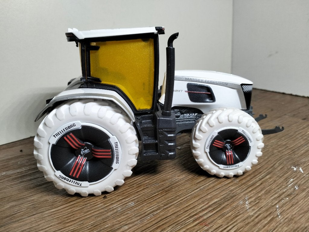 Te koop UH Massey Ferguson Next.(A), Ophalen of Verzenden, Zo goed als nieuw, Tractor of Landbouw, Universal Hobbies
