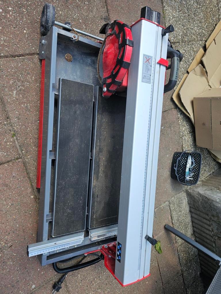 Radiaaltegelsnijmachine, merk Einhell, Ophalen, 1200 watt of meer, 70 mm of meer
