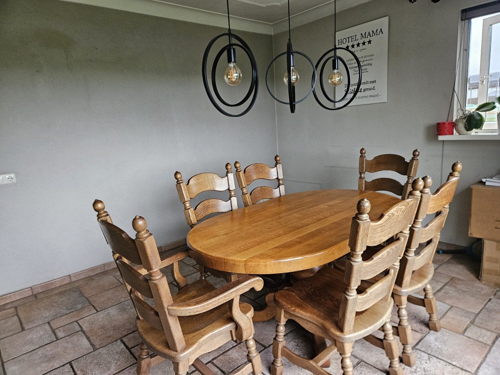Eiken kast met verlichting en eettafel met 6 stoelen (E40), Ophalen