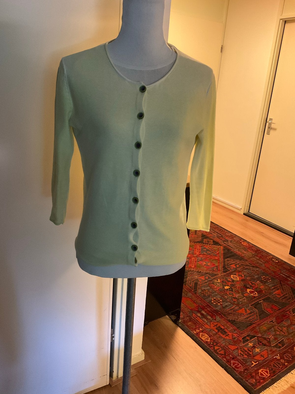 Lichtgele cardigan met knoopjes - Penn & Ink, Ophalen of Verzenden, Zo goed als nieuw, Maat 38/40 (M), Geel
