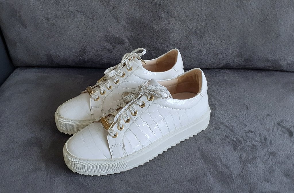Footnotes. lakleren sneakers. Wit. Mt. 38 H, Wit, Ophalen of Verzenden, Footnotes, Sneakers of Gympen