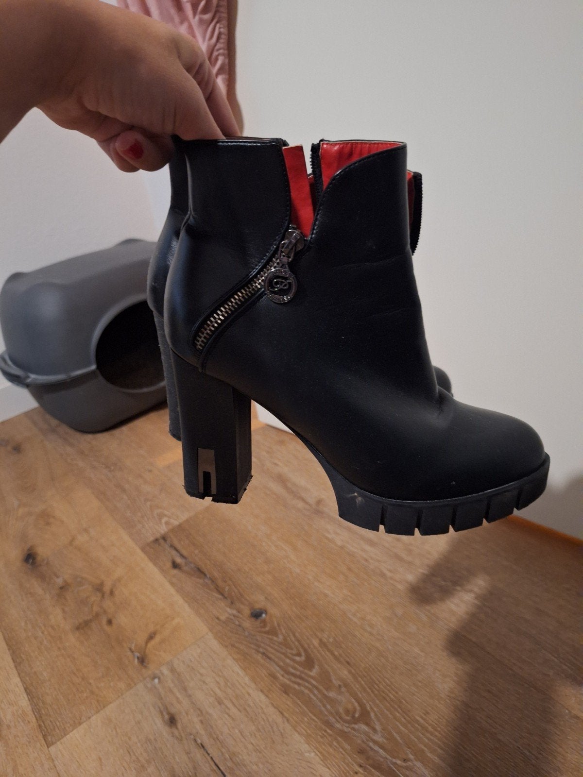 zwarte hakken, Ophalen of Verzenden, Zo goed als nieuw, Zwart