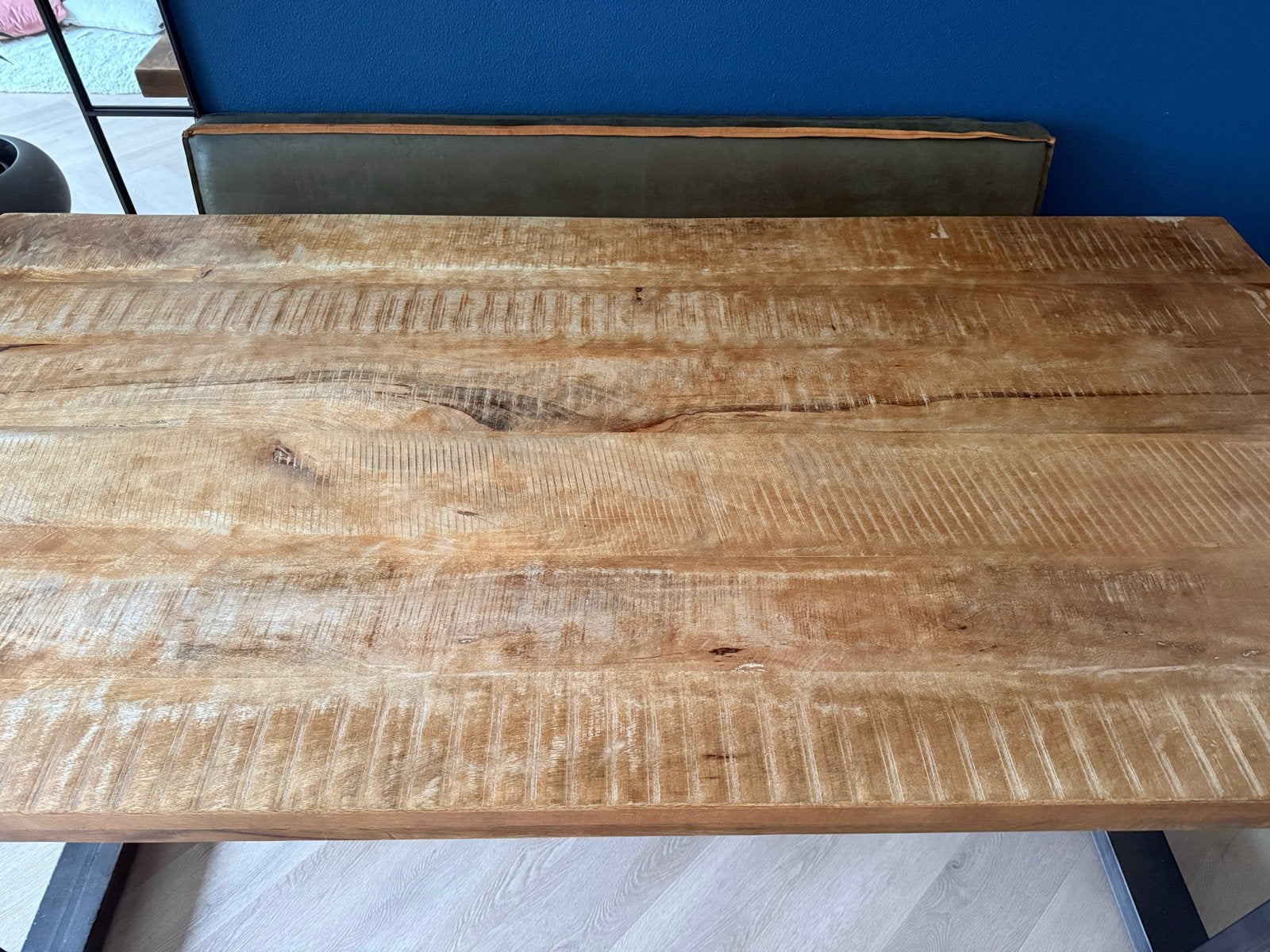 Foto 3 van Eettafel met bank en stoelen - Be Pure