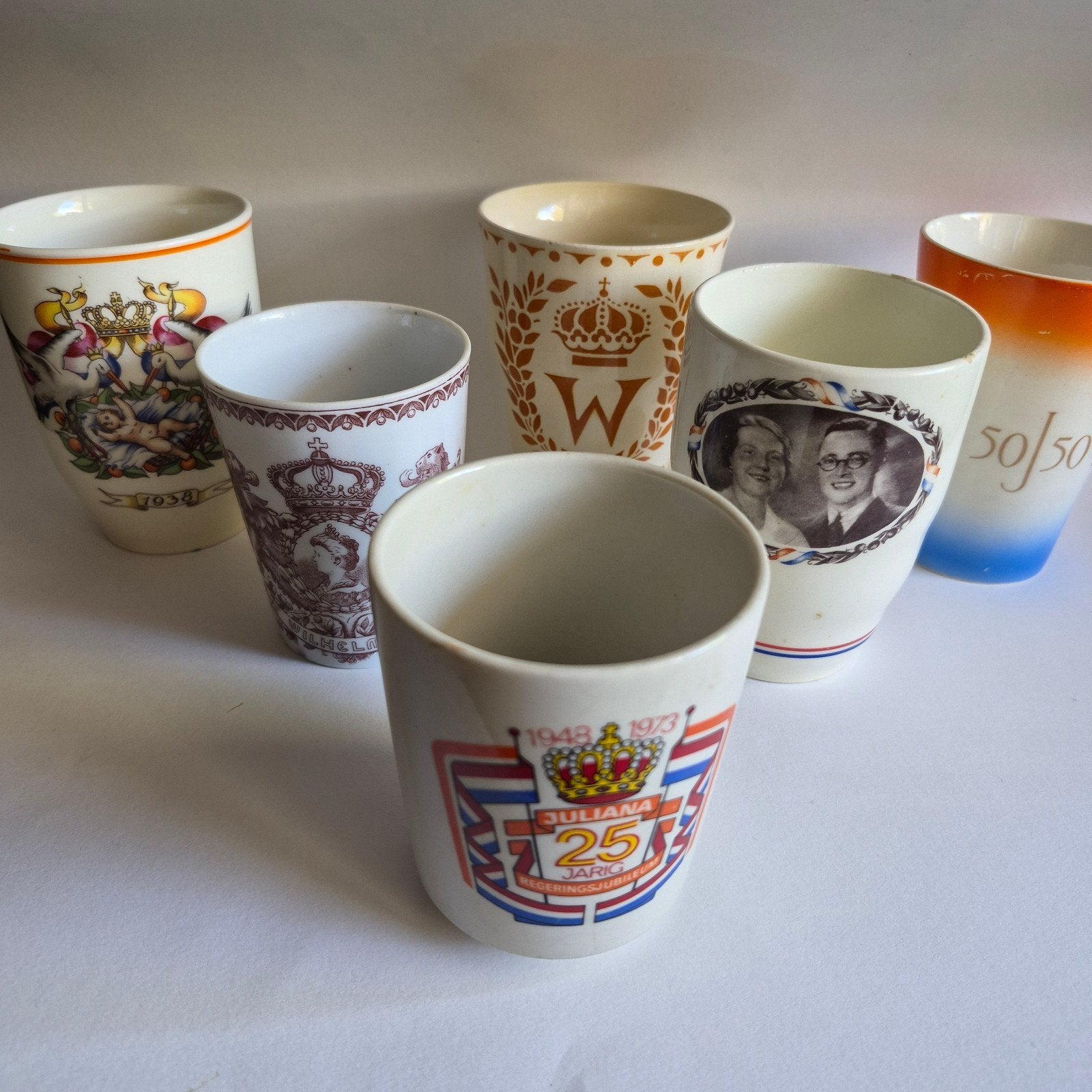 koningshuis herinneringbekers, Antiek en Kunst, Antiek | Servies compleet, Ophalen of Verzenden