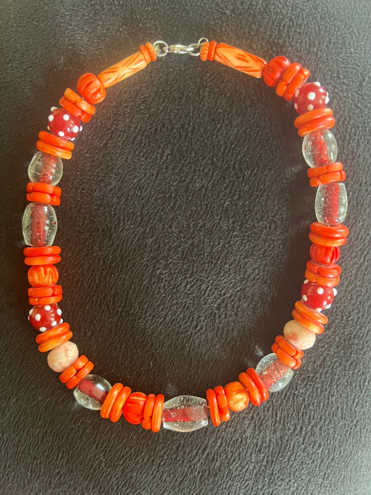 Ketting met oranje/ rood tint, Sieraden, Tassen en Uiterlijk, Ophalen of Verzenden, Zo goed als nieuw, Rood, Overige materialen