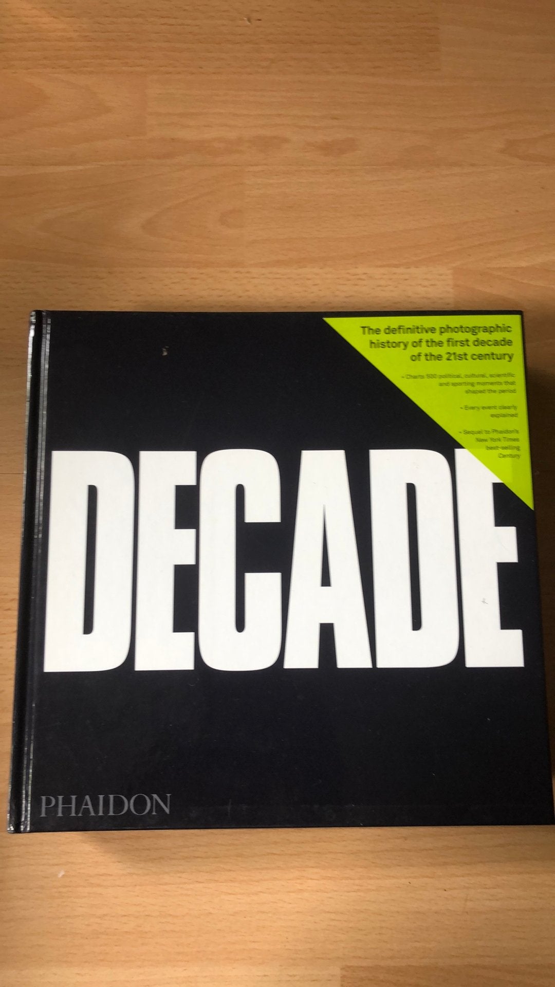 DECADE ( overzicht fotografie 21 ste eeuw), Ophalen of Verzenden, Zo goed als nieuw