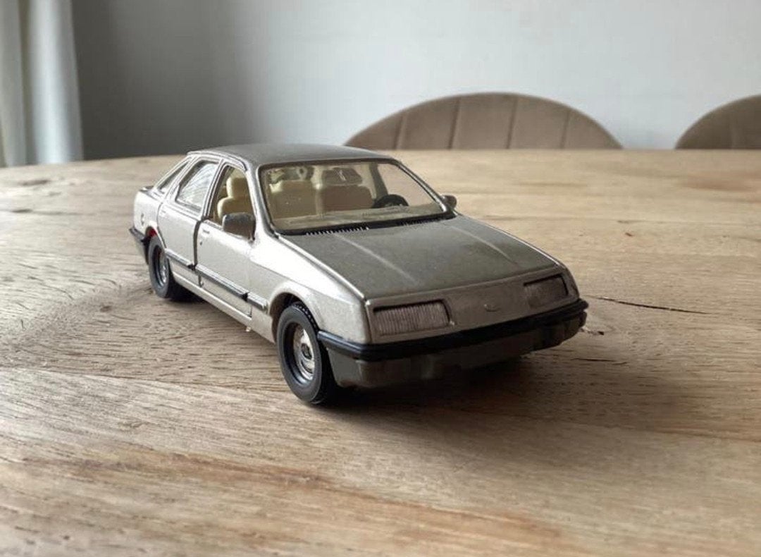 Corgi Ford Sierra 2.3 Ghia – schaal 1:36 – modelauto, Ophalen of Verzenden, Zo goed als nieuw, Auto, Corgi