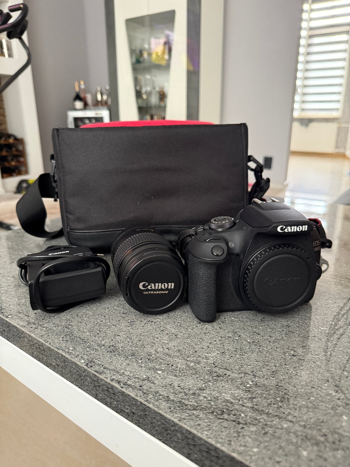 Canon EOS 2000D Spiegelreflexcamera met lens en tas, Gebruikt, Spiegelreflex, Canon, Cameratas
