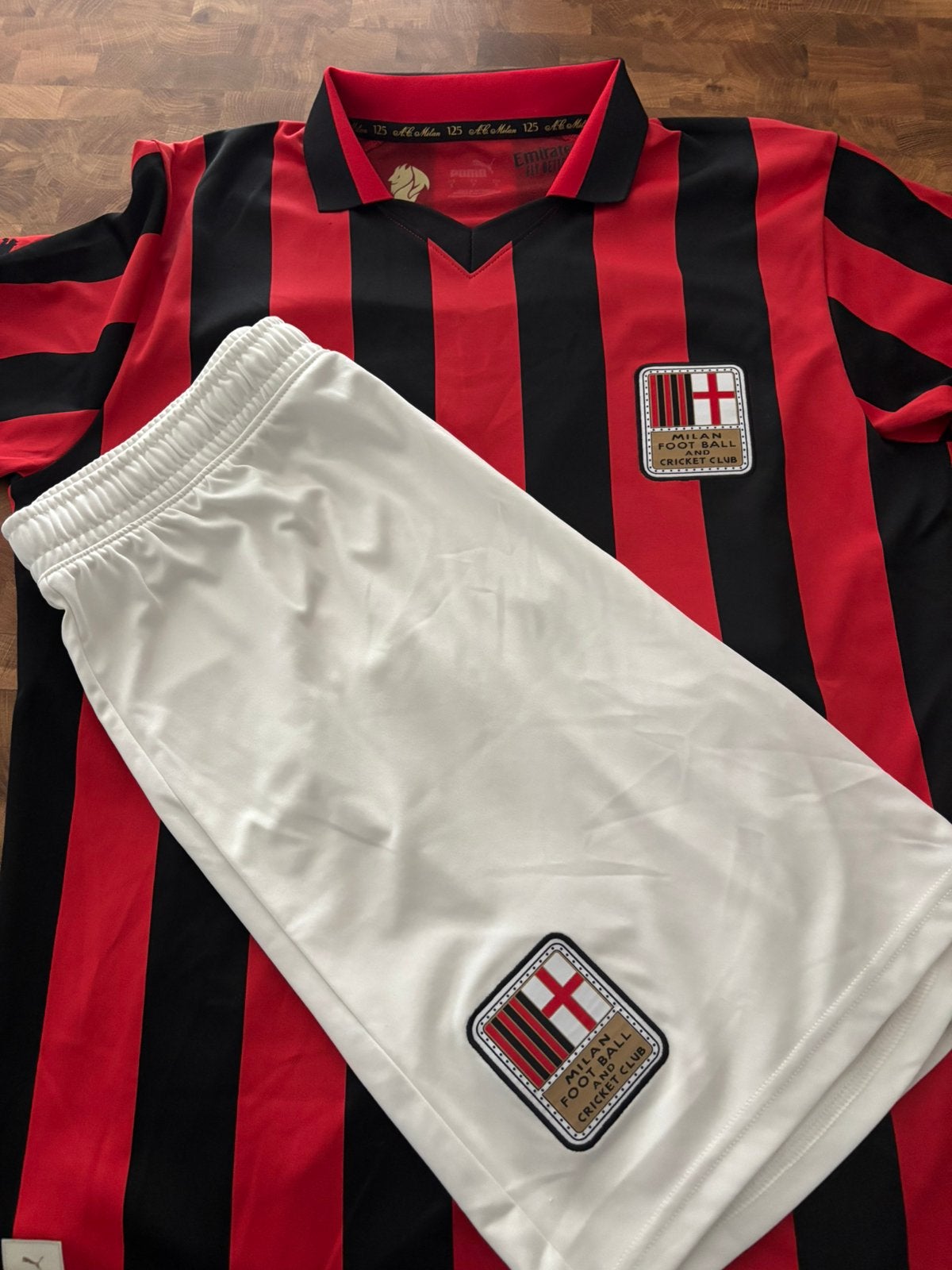 AC Milan 125-jarig jubileumeditie: shirt en broek, Maat S, Ophalen of Verzenden, Zo goed als nieuw, Set