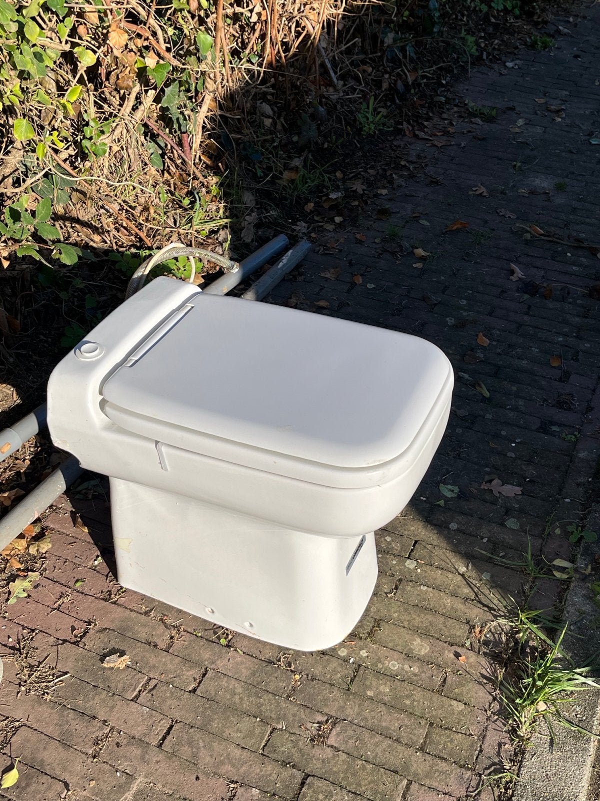 Goed werkende broyeur toilet hoog 45 cm. Br. 35 cm. Diep 50, Ophalen, Gebruikt, Toilet