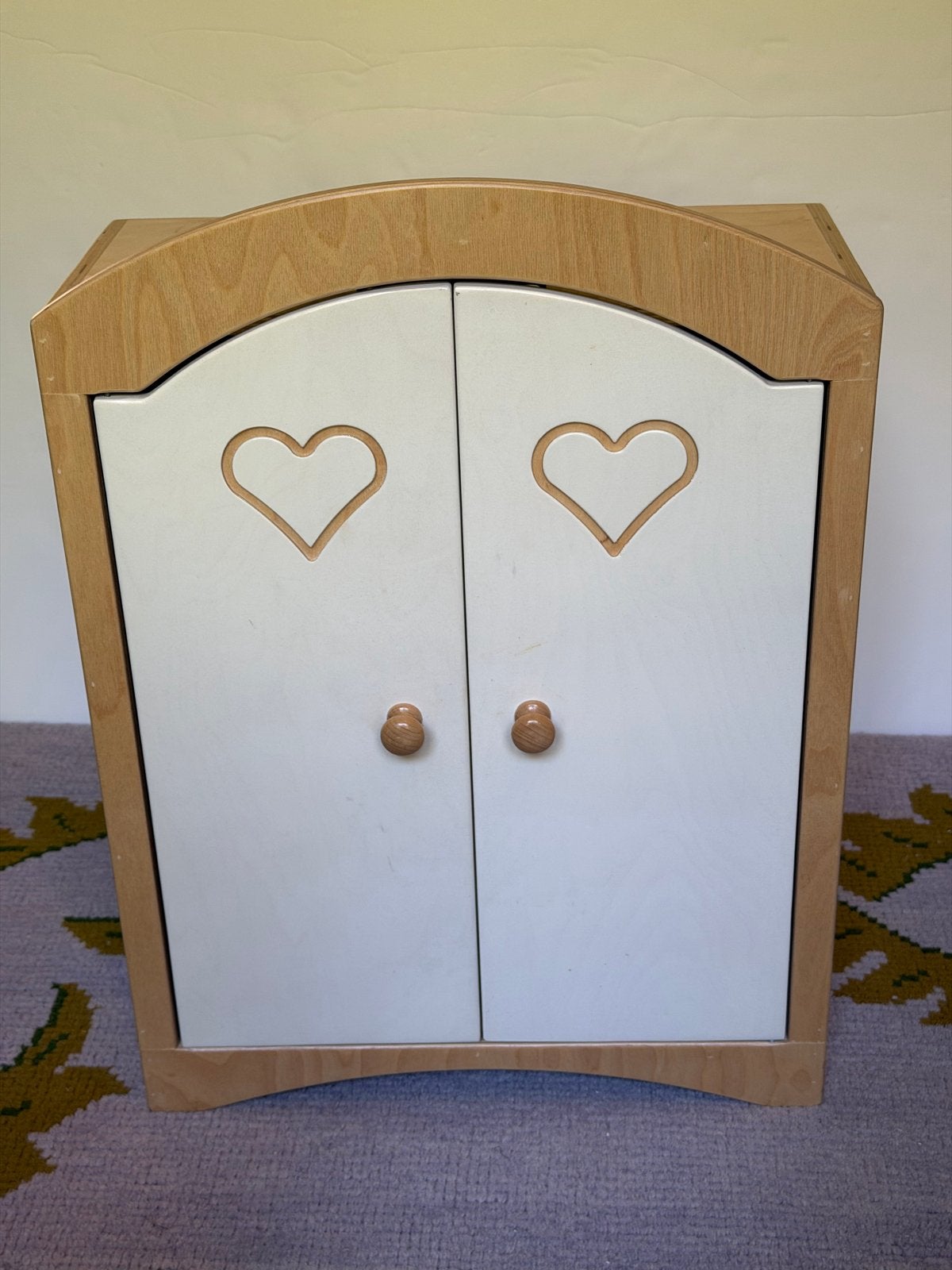 Houten poppenkastje met hartjes en kledingroede, Ophalen, Zo goed als nieuw, Overige typen