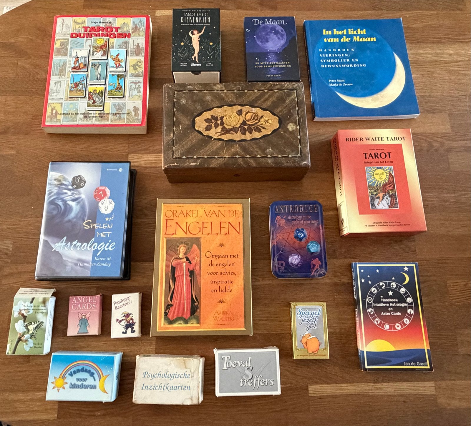 Diverse boeken en kaarten over spiritualiteit en astrologie, Ophalen of Verzenden, Zo goed als nieuw, Spiritualiteit algemeen